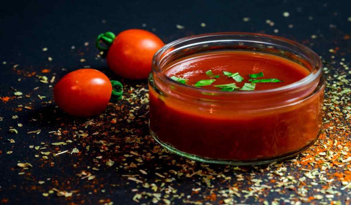 Fresh tomato paste for pasta