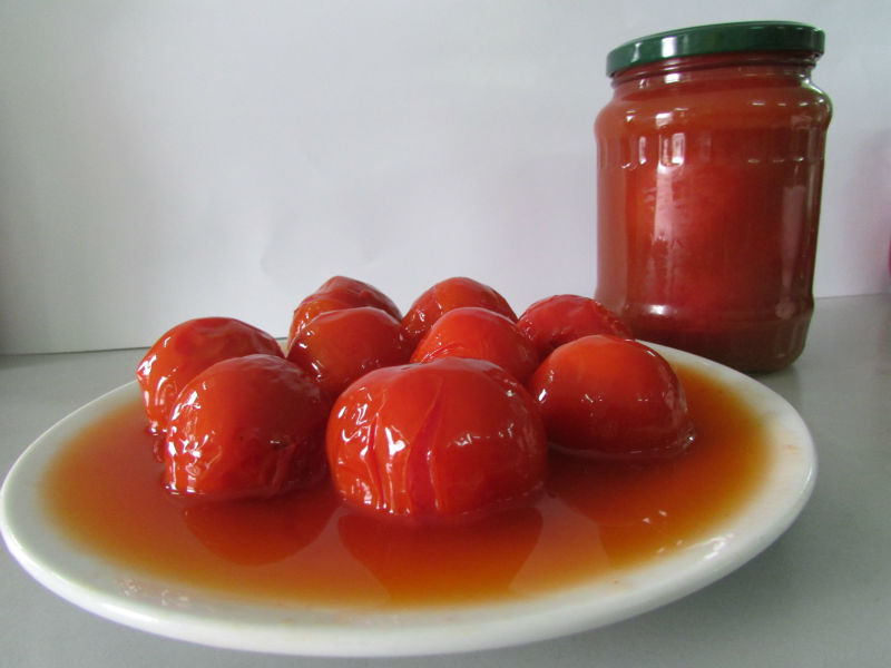 tomato paste with fresh tomatoes