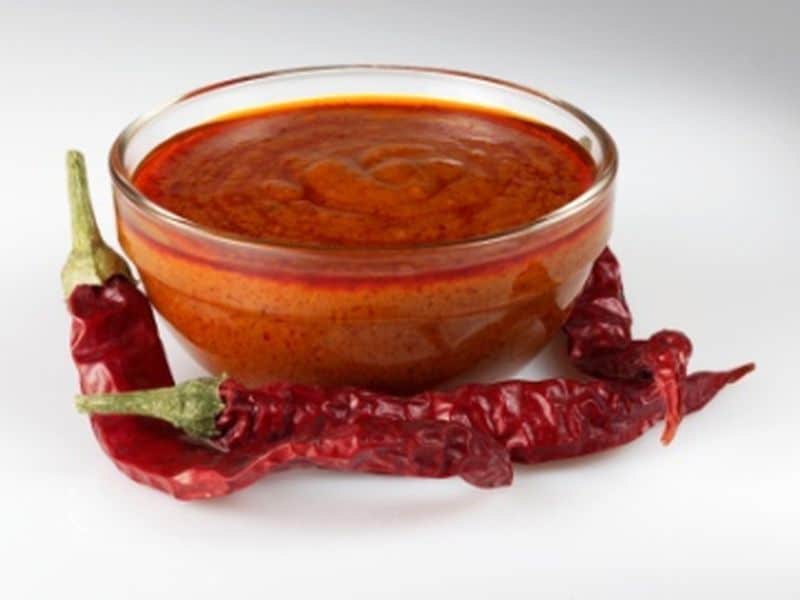 tomato sauce or paste in chili